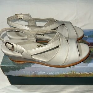 SAS sz 6 Caress Cross Strap Wedge Sandal